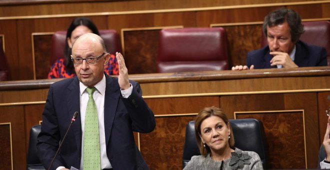 El ministro de Hacienda y Función Pública, Cristóbal Montoro, durante la sesión de control al Gobierno celebrada en el Congreso. EUROPA PRESS