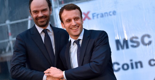 Macron y Philippe, en una foto de febrero de 2016. AFP