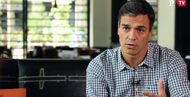 Pedro Sánchez, en un momento de la entrevista con 'Público'.