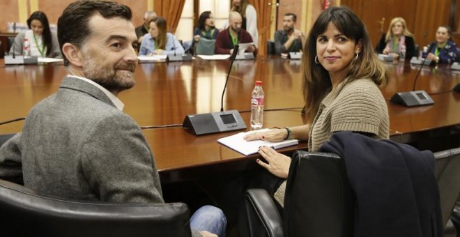 Los coordinadores generales y portavoces parlamentarios de IU Andalucía y Podemos Andalucía, Antonio Maíllo y Teresa Rodríguez. EFE