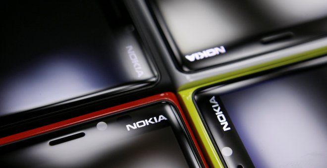 Detalle de varios smartphones de Nokia en una tienda de Varsovia (Polonia). REUTERS/Kacper Pempel