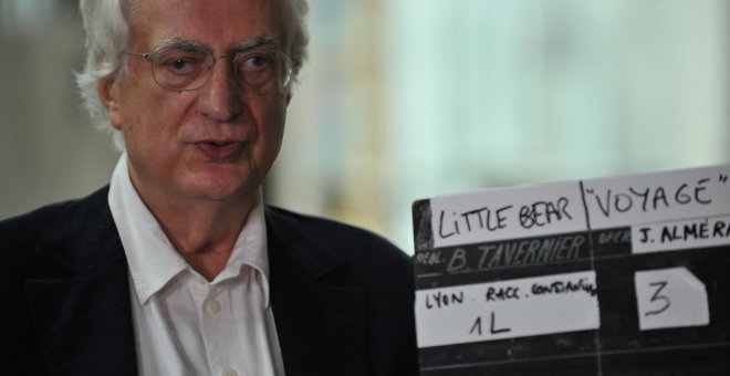 El cineasta Bertrand Tavernier en un rodaje