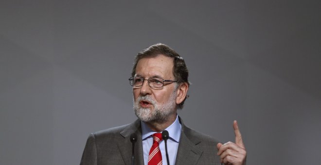 El jefe del Ejecutivo, Mariano Rajoy, durante su comparecencia ante los periodistas tras presidir la reunión del Comité Ejecutivo Nacional del PP. EFE/Emilio Naranjo