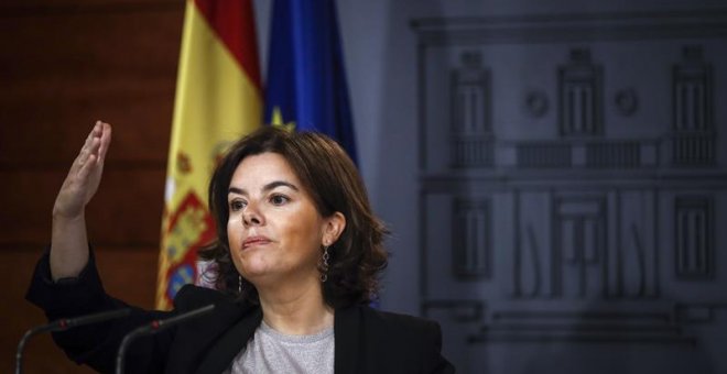 La vicepresidenta del Gobierno, Soraya Sáenz de Santamaría, durante su comparecencia hoy ante los medios en el Complejo de la Moncloa. EFE/Emilio Naranjo