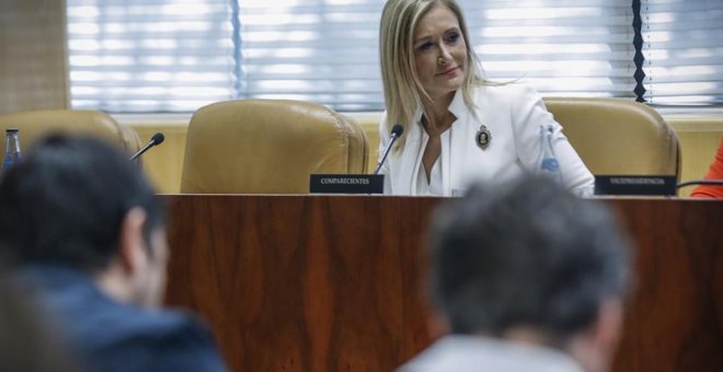 La presidenta regional, Cristina Cifuentes, al inicio de su comparecencia en la comisión de investigación por corrupción de la Asamblea de Madrid. /EFE