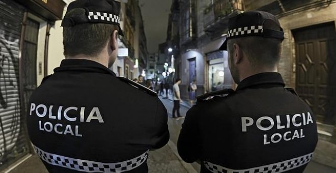 Un policía local de Almería inicia una huelga de hambre de para denunciar irregularidades en la Jefatura