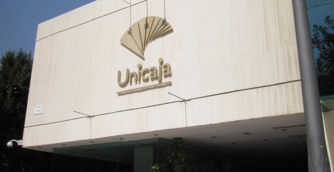 El logo de Unicaja, en la sede de la entidad en Málaga. E.P.