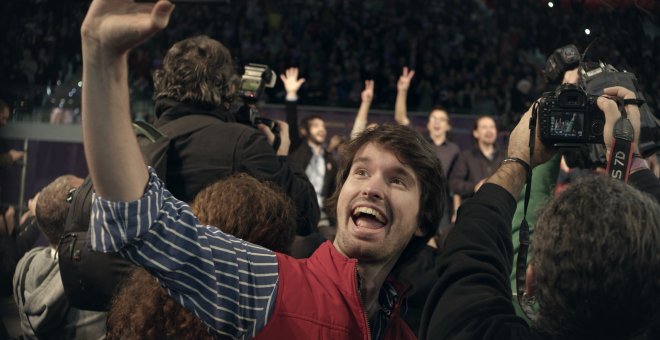 Víctor García León, uno de los cineastas más valiosos y brillantes de nuestro cine, retrata la España desquiciada en 'Selfie'.