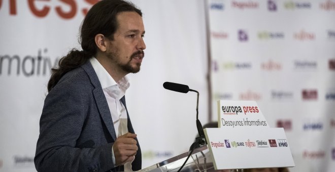 El secretario general de Podemos, Pablo Iglesias,durante su intervención en un desayuno informativo, en un hotel de Madrid. EFE/Santi Donaire