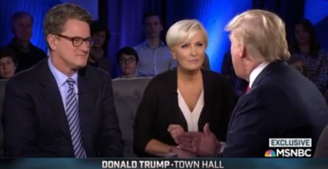 Donald Trump en una entrevista con los presentadores de la MSNBC a los que ha insultado en Twitter.