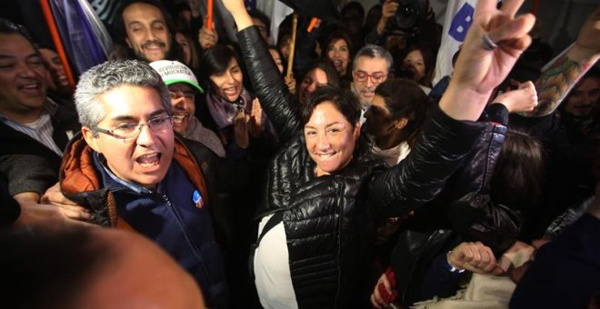 Beatriz Sánchez, celebra su victoria en las primarias del Frente Amplio. EFE/Elvis González