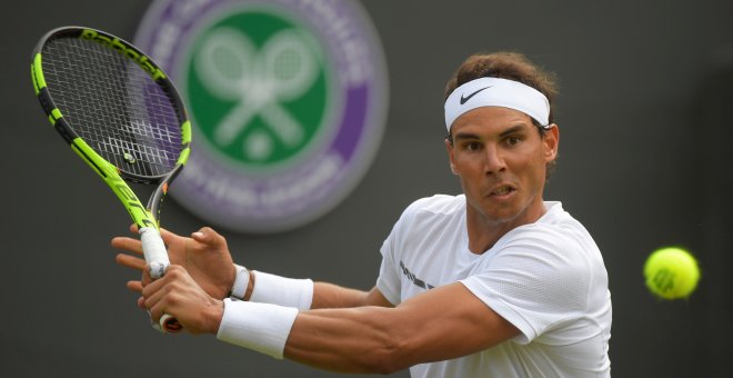 Rafa Nadal en su debut en Wimbledon ante John Millman./REUTERS