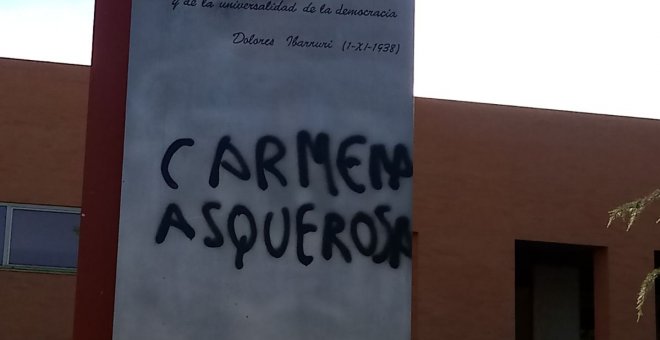 Pintada contra Carmena en el Monumento de homenaje a las Brigadas Internacionales.