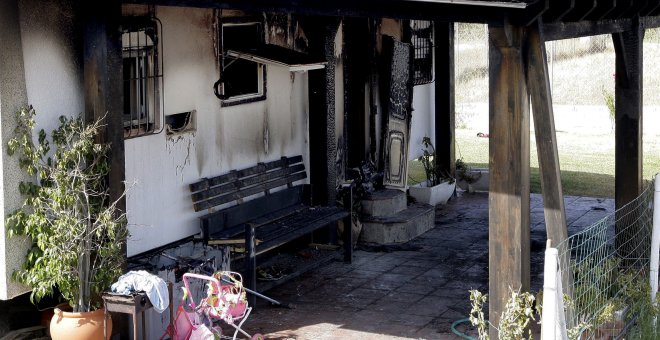 Foto de la vivienda donde ocurrió ayer el incendio de El Palmar, en Vejer (Cádiz) / EFE