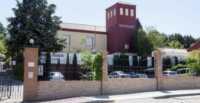 Fachada del cementerio de Linares (Jaén) donde mañana serán depositadas las cenizas del expresidente de Caja Madrid Miguel Blesa.- EFE