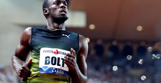 El atleta jamaicano Usain Bolt corriendo los 100 metros en la IAAF Diamond League Herculis en Monaco /REUTERS (Eric Gaillard)