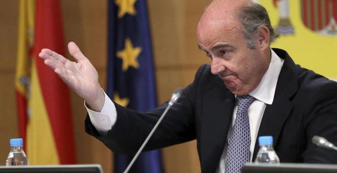 El ministro de Economía, Luis de Guindos, en rueda de prensa. | EFE