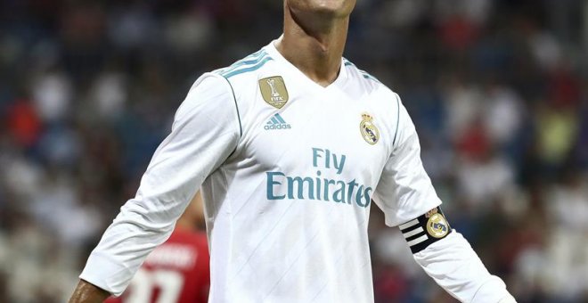 El delantero del Real Madrid,Cristiano Ronaldo, tras vencer a la Fiorentina por 2-1 en el partido del Trofeo Bernabéu. / EFE