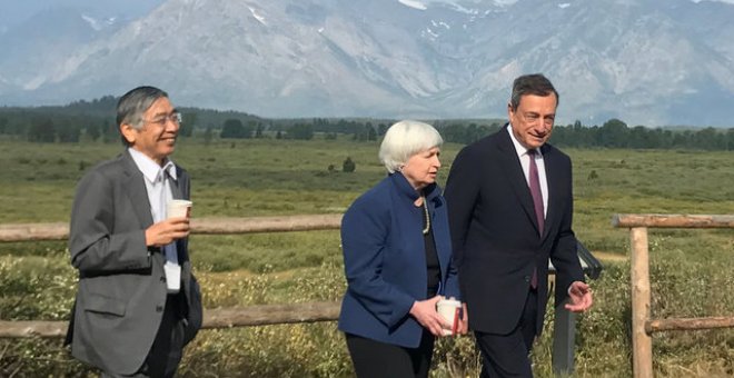 El gobernador del Banco de Japón, Haruhiko Kuroda, el presidente de la Reserva Federal de los Estados Unidos, Janet Yellen, y el presidente del Banco Central Europeo Mario Draghi / REUTERS - Jade Barker