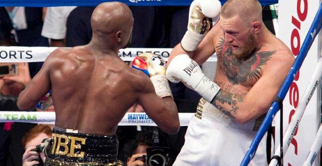 Un momento de la pelea entre Mayweather y McGregor. | ARMANDO ARORIZO (EFE)