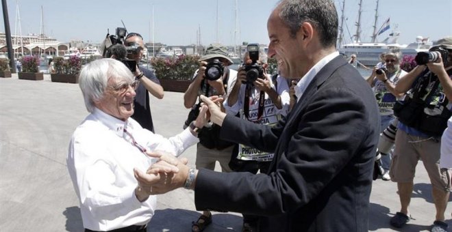 Francisco Camps saluda al magnate de la Fórmula 1 Bernie Ecclestone / EUROPA PRESS