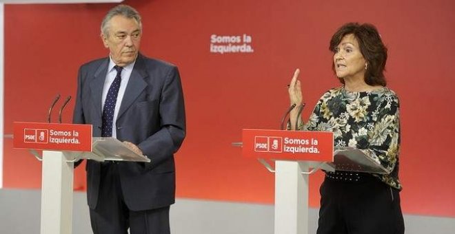 El responsable del área Económica y de Empleo de la dirección del PSOE, Manuel Escudero, y la responsable de Igualdad, Carmen Calvo.