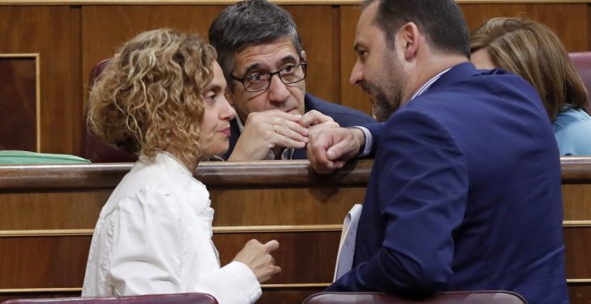 Los diputados del PSOE José Luis Ábalos, Meritxell Batet Y Patxi Lopez durante el Pleno del Congreso de los Diputados, en Madrid. EFE/Chema Moya