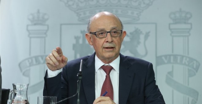 El ministro Montoro tras el último Consejo de Ministros. EUROPA PRESS