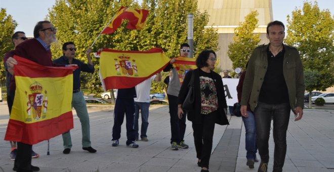 Pablo Muñoz a su entrada en la Asamblea de Unidos Podemos. EUROPA PRESS