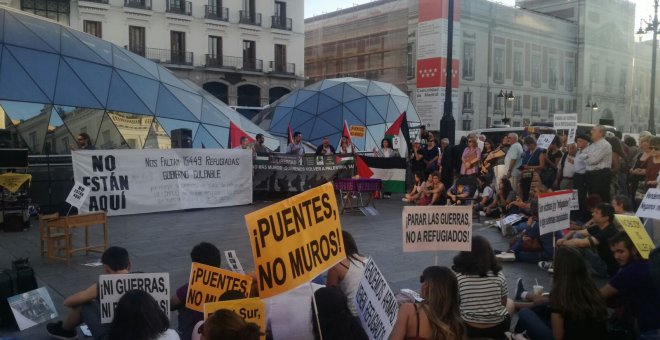 Concentración en Madrid pidiendo que España reciba a los refugiados / PÚBLICO