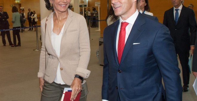 La presidenta del Banco Santander, Ana P. Botín, con el consejero delegado de la entidad en España, Rami Aboukhair. E.P.