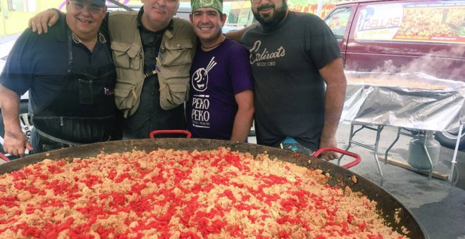 José Andrés y voluntarios elaboran más de 650 raciones de paella para los afectados del huracán María en Puerto Rico