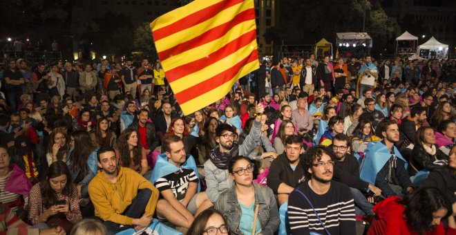 El 90% de los catalanes vota 'Sí' a la independencia, en una jornada que culmina con 844 heridos. /JAIRO VARGAS