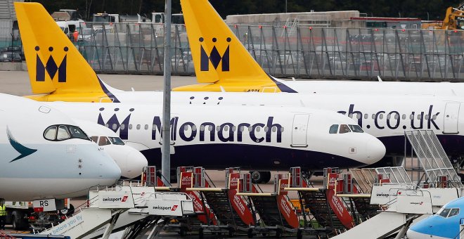 Aviones de la aerolínea británica Monarch, en las pistas del aeropuerto de Manchester. REUTERS/Andrew Yates