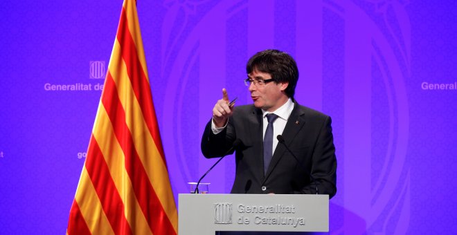 El president de la Generalitat catalana, Carles Puigdemont, durante la rueda de prensa tras la reunión del Govern, un dáia después del referéndum del 1-O.. REUTERS/Albert Gea