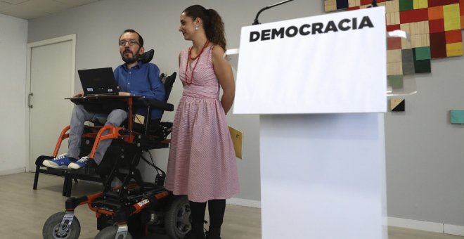 Los portavoces de Podemos, Pablo Echenique y Noelia Vera, durante la rueda de prensa ofrecida tras la reunión del Consejo de Coordinación que la formación morada ha celebrado en Madrid. EFE/Ballesteros
