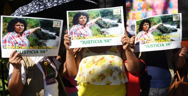 Manifestación reclamando justicia para la activista Berta Cáceres. AFP/ Marvin Recinos