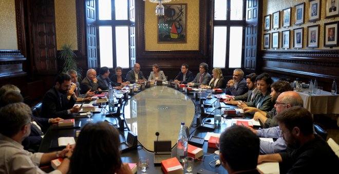 La presidenta del Parlamnt, Carme Forcadell, preside la reunión de la Mesa y Junta de Portavoces de la cámara catalana. REUTERS/Vincent West