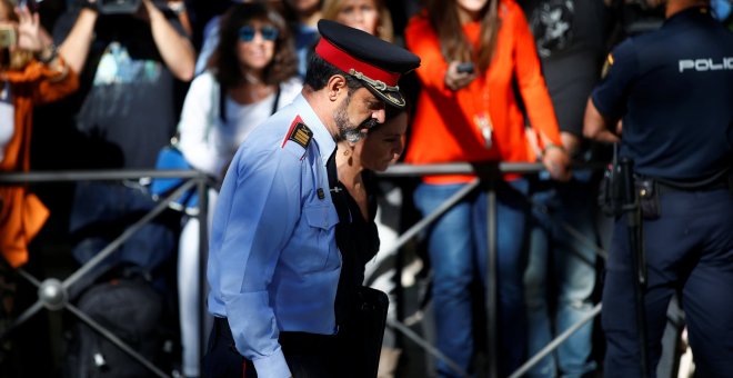 El major de los Mossos d'Esquadra, Josep Lluis Trapero, a la salida de la Audiencia Nacional. REUTERS/Javier Barbancho