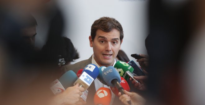 El presidente de Ciudadanos, Albert Rivera, en declaraciones a los medios de comunicación.EFE/Zipi