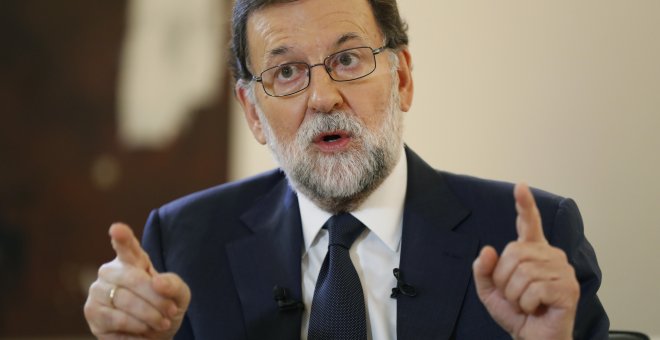 Mariano Rajoy ha exigido a Carles Puigdemont, que renuncie a la declaración unilateral de independencia para evitar "males mayores".EFE/Ángel Díaz.