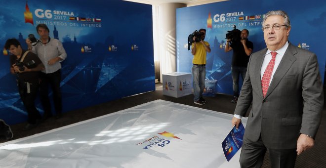 El ministro del Interior, Juan Ignacio Zoido, momentos antes de atender a los medios hoy en las instalaciones donde se celebra la reunión del G-6 de los ministros de Interior de España, Francia, Alemania, Reino Unido, Italia y Polonia. EFE/José Manuel Vid