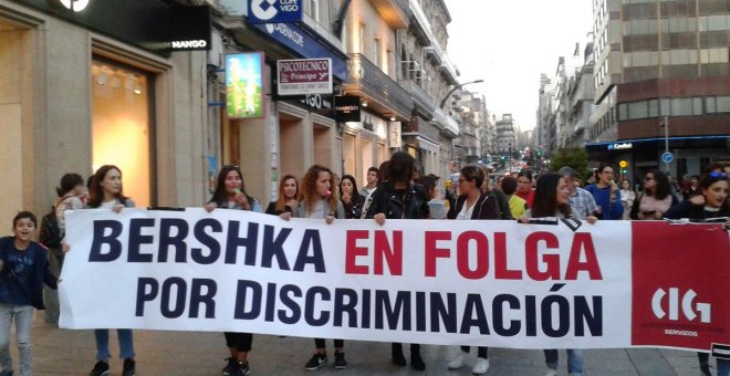 Las trabajadoras de Bershka en Pontevedra mantienen la huelga tras rechazar una subida salarial de sólo diez euros al mes