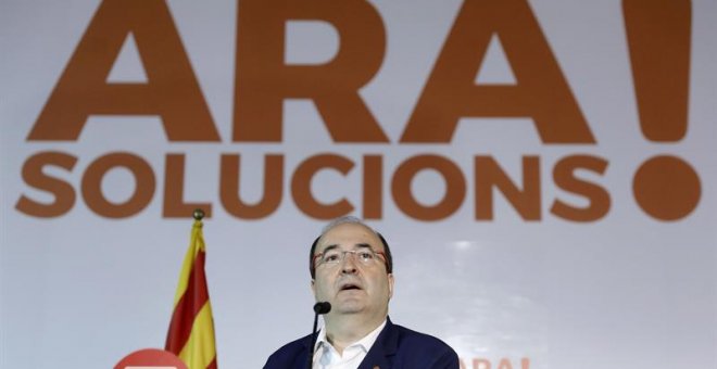 El primer secretario del PSC, Miquel Iceta, durante la inauguración de la jornada de debate sobre los ejes del programa electoral de los socialistas para el 21-D , hoy en la sede del PSC en Barcelona. EFE/ Andreu Dalmau