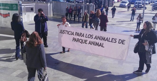 La exdueña de Parque Animal, a la salida de los juzgados. EUROPA PRESS