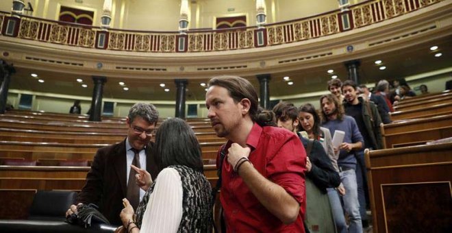 Pablo Iglesias y varios diputados de Unidos Podemos en el Congreso. | EFE