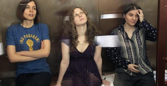 Las tres Pussy Riot, durante el juicio el pasado 8 de agosto de 2012./EFE