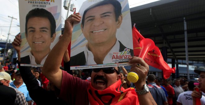 Seguidores de Nasralla, este lunes en Tegucigalpa. REUTERS/Jorge Cabrera