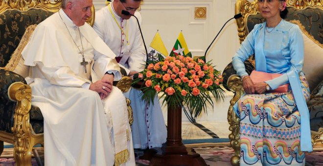 El papa Francisco y Aung San Suu Kyi, premio Nobel de la Paz en Birmania. /EFE