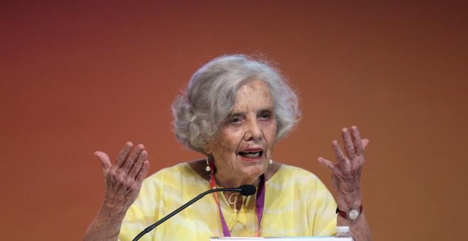 Elena Poniatowska, en la Feria Internacional del Libro (FIL), en Guadalajara. / EFE